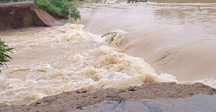 ৭ জেলায় বন্যার শঙ্কা: নদ-নদীর পানি বৃদ্ধি, সতর্ক করলো বন্যা পূর্বাভাস কেন্দ্র