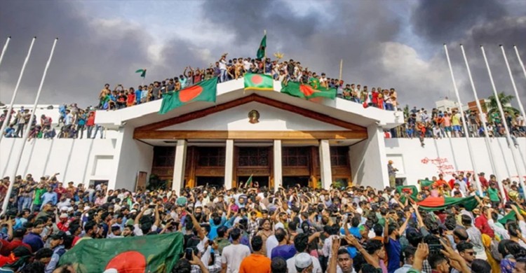 ‘জুলাই শহীদ’ পরিবারের সন্তানদের বিনা বেতনে শিক্ষার সুযোগ দেবে সরকার