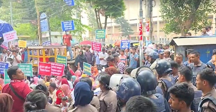 নিয়োগপত্রের দাবিতে শাহবাগে আবারও মুখোমুখি শিক্ষক-পুলিশ