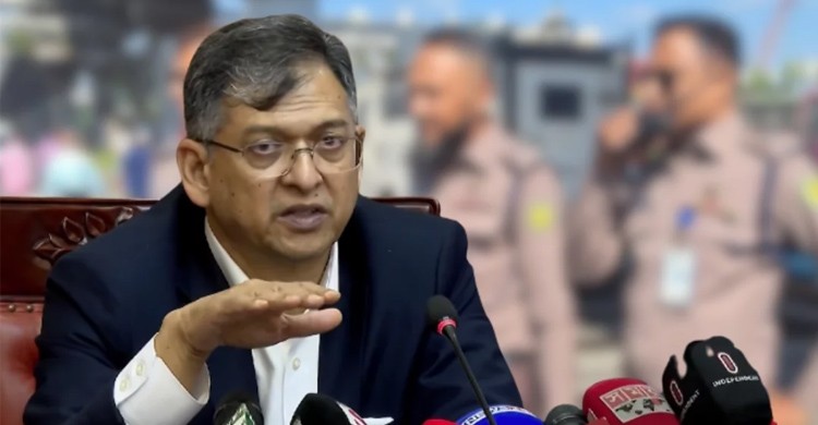 পুলিশের পোশাকে শার্ট থাকবে আগের মতো প্যান্ট হবে খাকি: স্বরাষ্ট্রমন্ত্রী