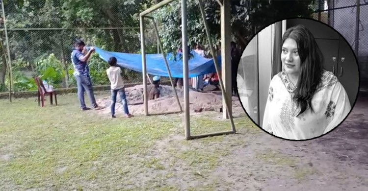 নানার বাড়ির আঙিনায় দাফন সম্পন্ন হলো কারিনা কায়সারের