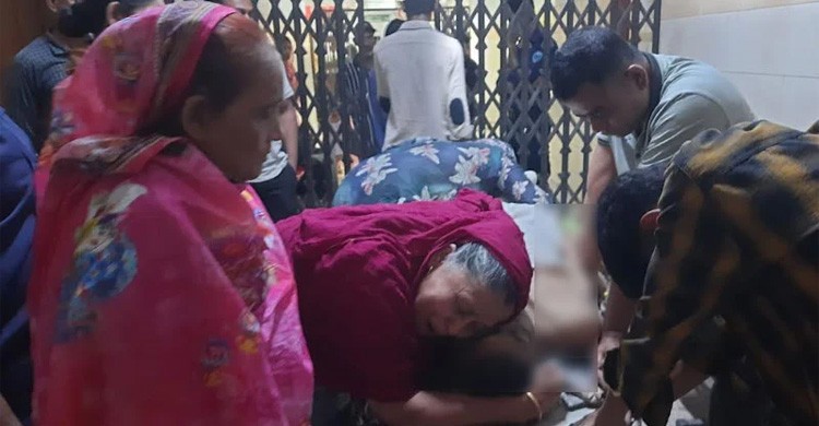 শীতলক্ষ্যায় বাল্কহেডের ধাক্কায় উল্টে গেল নৌ-পুলিশের নৌযান, প্রাণ গেল কনস্টেবলের