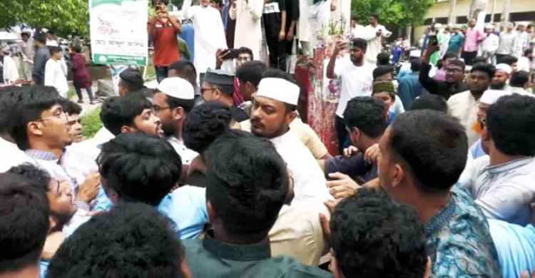 ঝিনাইদহে এনসিপি নেতা নাসীরুদ্দীন পাটওয়ারীর ওপর হামলা ও ডিম নিক্ষেপ