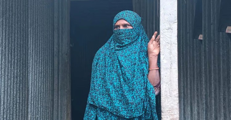 ফ্যামিলি কার্ডের প্রলোভনে টিপসই, বিধবাকে বিয়ে!