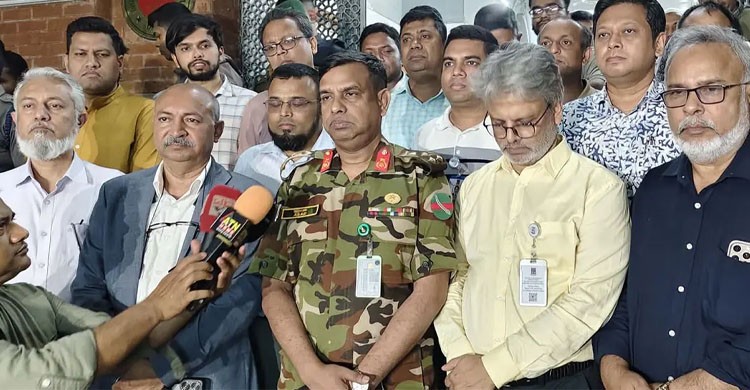 ঢাকা মেডিকেলে শিক্ষার্থী-চিকিৎসক সংঘর্ষ: ৬ সদস্যের তদন্ত কমিটি গঠন